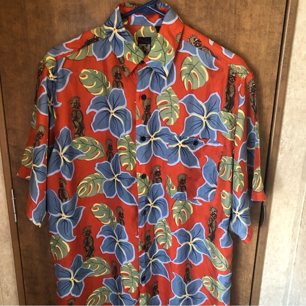 100% Silk Montage Tropical Tiki Warrior Hawaiian Shirt Size Small EUC -A